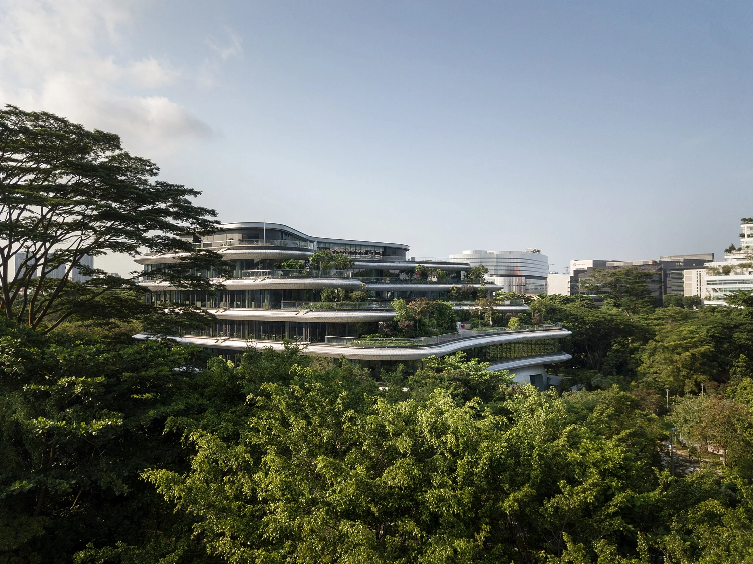 Компания Eric Parry Architects построила «каскад садовых террас» в  офисном здании в Сингапуре